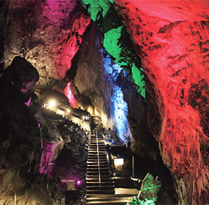 Explore Nippara Limestone Cave